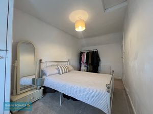 Bedroom- click for photo gallery